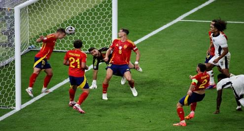 أولمو قال لا.. الجرينتا ترسم إنقاذات إعجازية في ملاعب كرة القدم (فيديو)